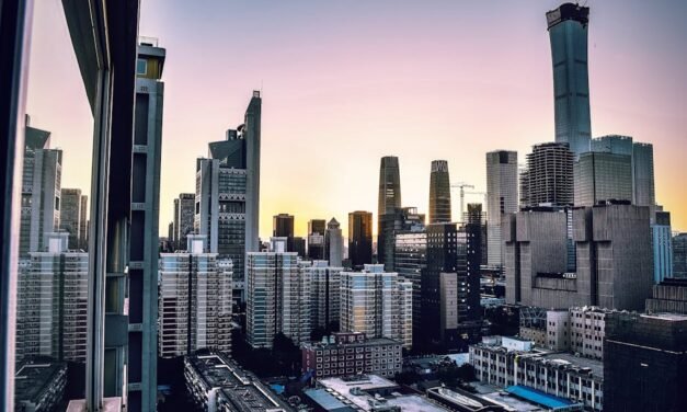 Elevate Your Career Today : The Best Women’s Networking Groups