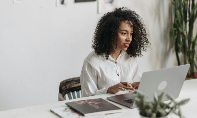 A Comprehensive Guide on The Best Mentorship Platforms for Women in Business